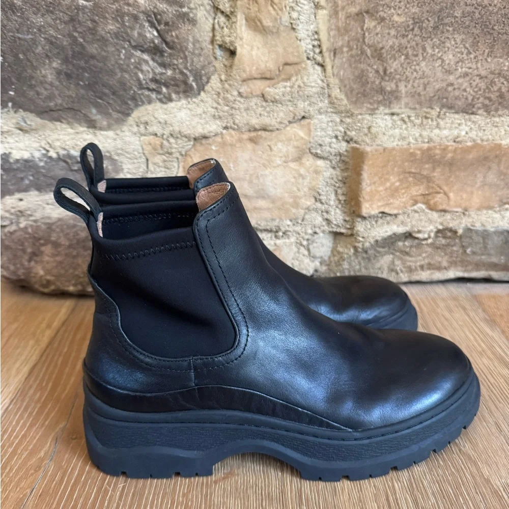 Madewell Dani chelsea lugsole boot black sz 7.5 price firm!